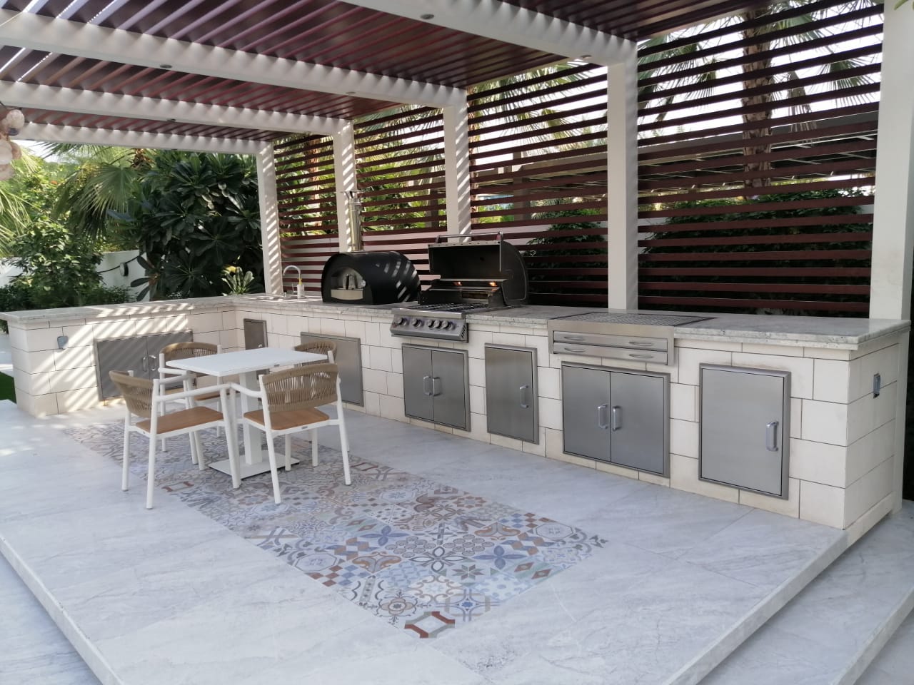 outdoor kitchen